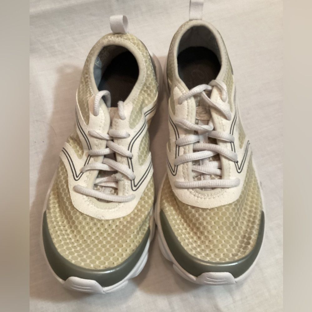 Easy Spirit Women's Comfort Sneakers Size 7M Lace Up